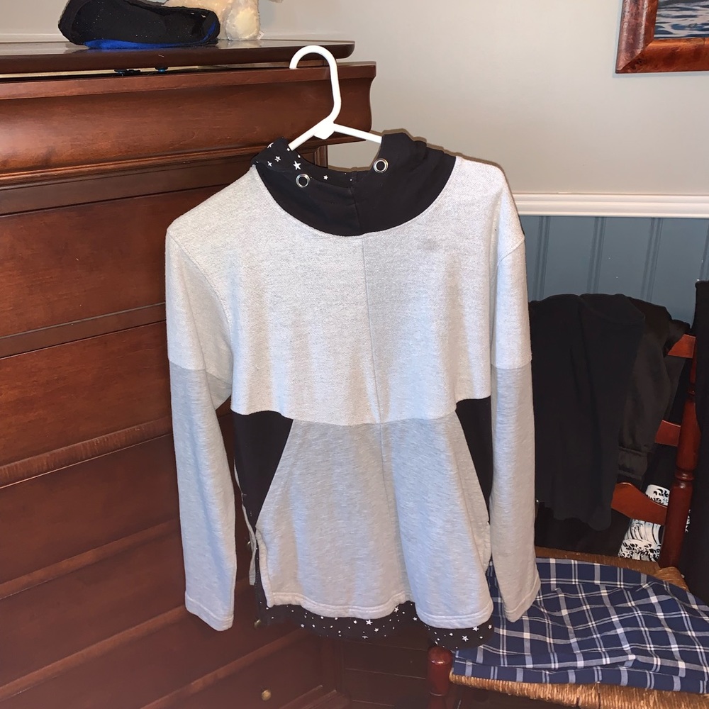 Shirt/hoodie with stars on hood and bottom